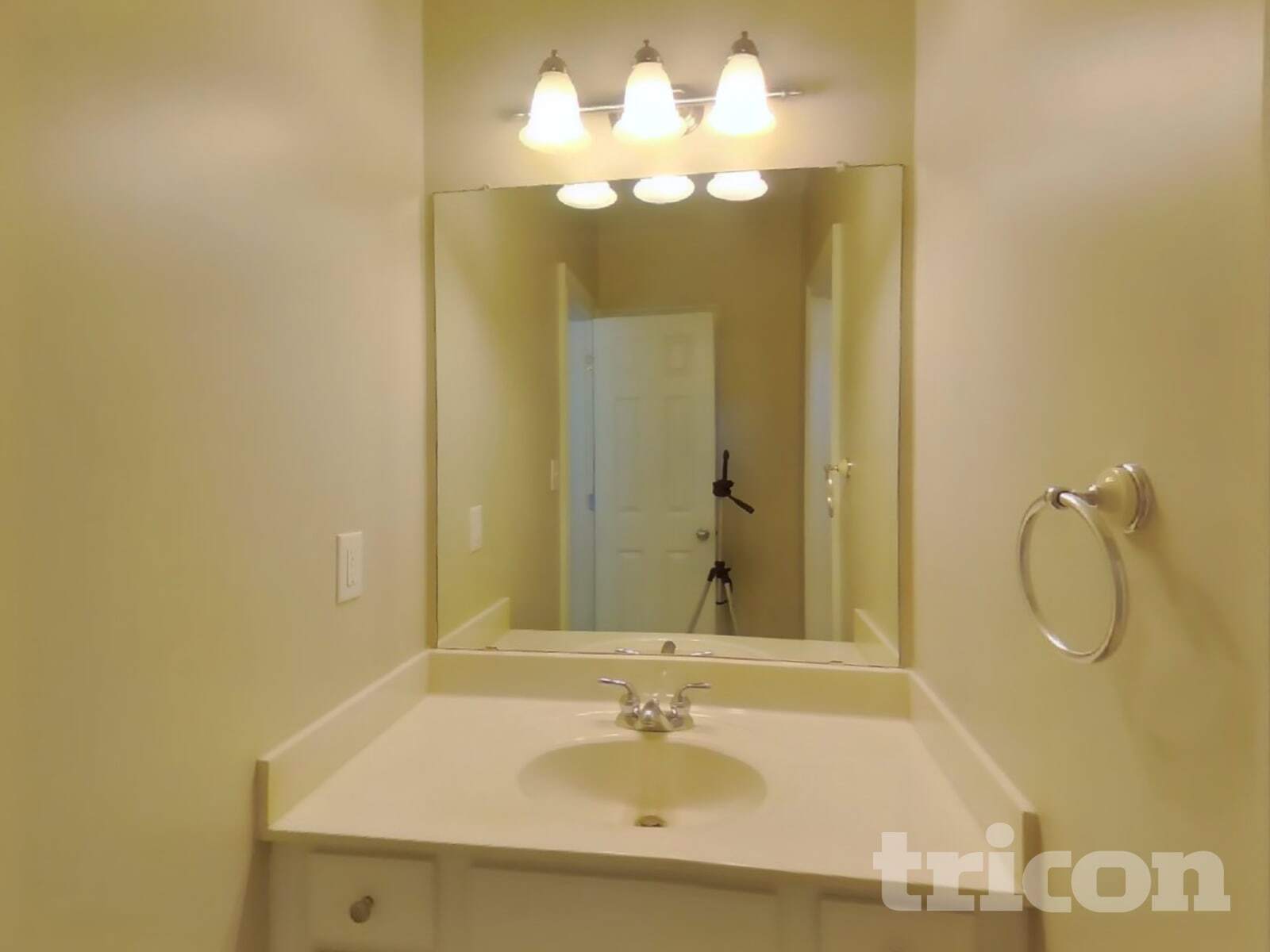 Building Photo - 400 Tomahawk Tr