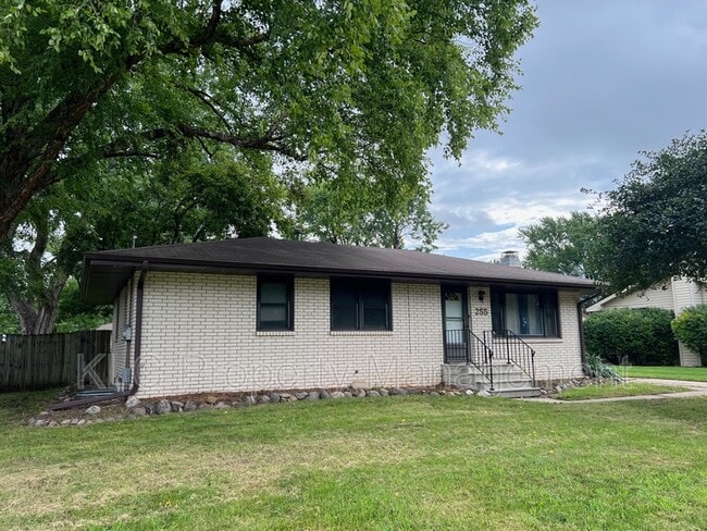 Primary Photo - 255 Waukee Ave