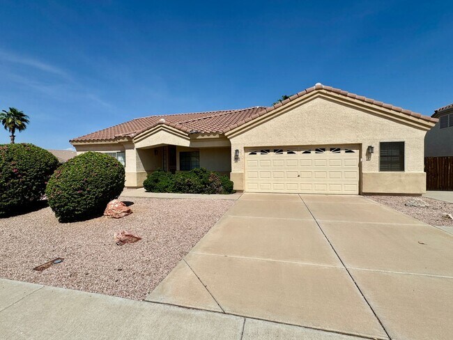 Building Photo - 3-6 Month Rental, Amazing Water Front Property With Private Pool!
