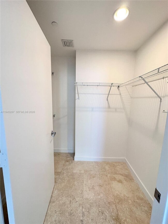 Building Photo - 1060 Brickell Ave