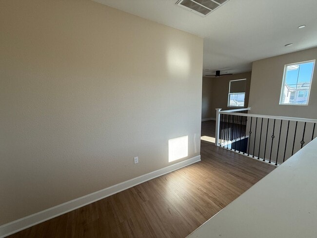 Building Photo - Newer Home in Tthe Northlake Community