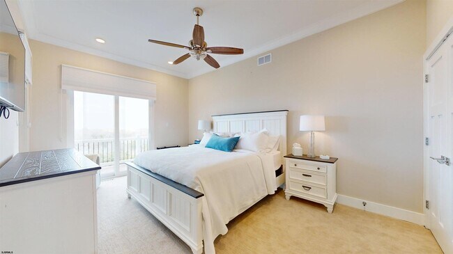 Building Photo - 404 21st St S