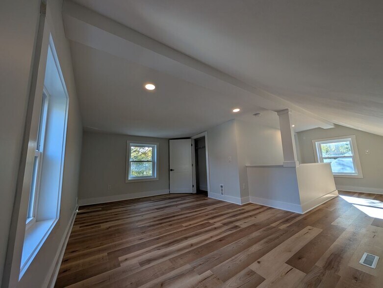 Building Photo - 125 Maple Manor Dr