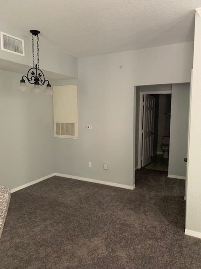 Building Photo - 1 Bed/1 Bath Condo in MetroWest ...