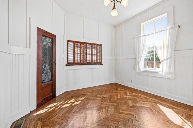 Building Photo - 415 Turney St