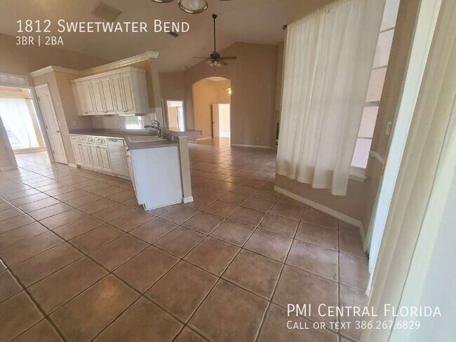 Building Photo - 1812 Sweetwater Bend
