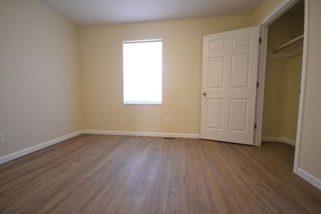 Building Photo - Northwood Hills 8 plex