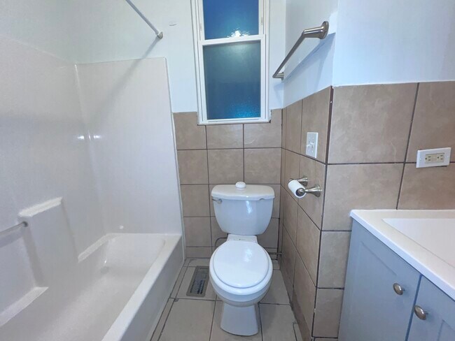 Building Photo - 8919 S Muskegon Ave