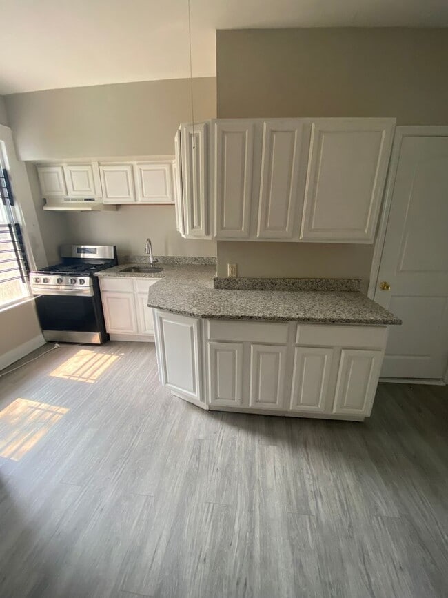 Building Photo - 351 Greenmount Ave