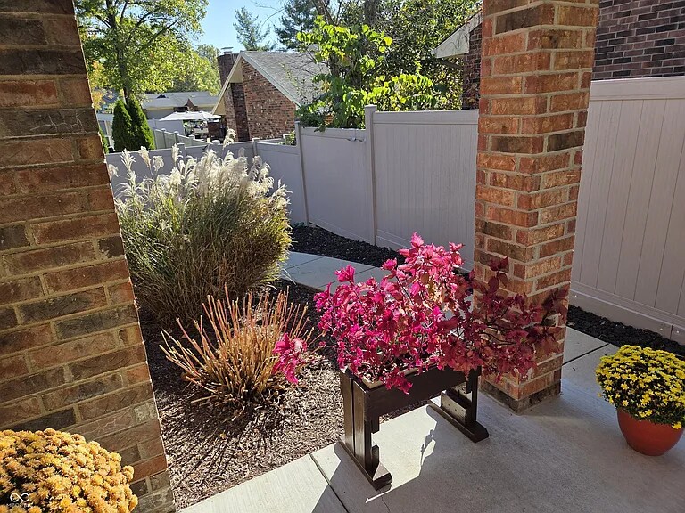 Building Photo - 943 Mockernut Ct