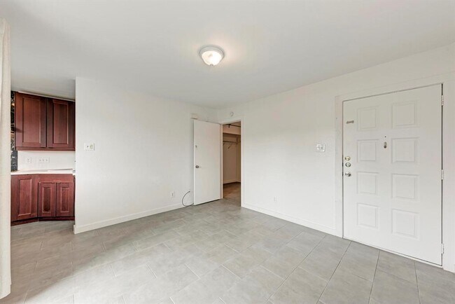 Building Photo - 1840 Burton Dr