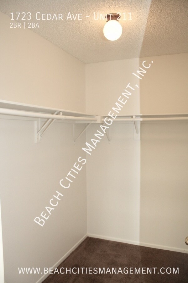 Building Photo - 1723 Cedar Ave