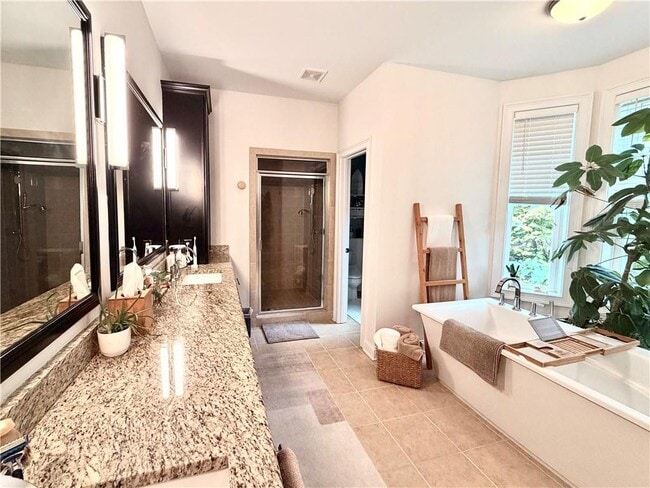 Building Photo - 3232 Brookview Rd