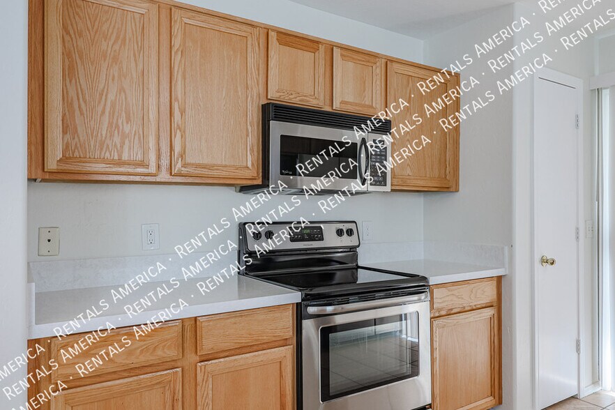 Building Photo - 13421 W Keim Dr