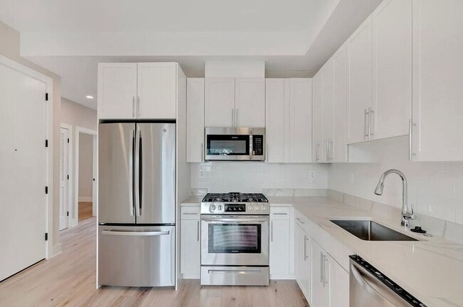 Building Photo - 1130 Penn St NE