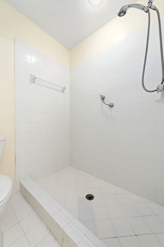 Building Photo - 8490-8496