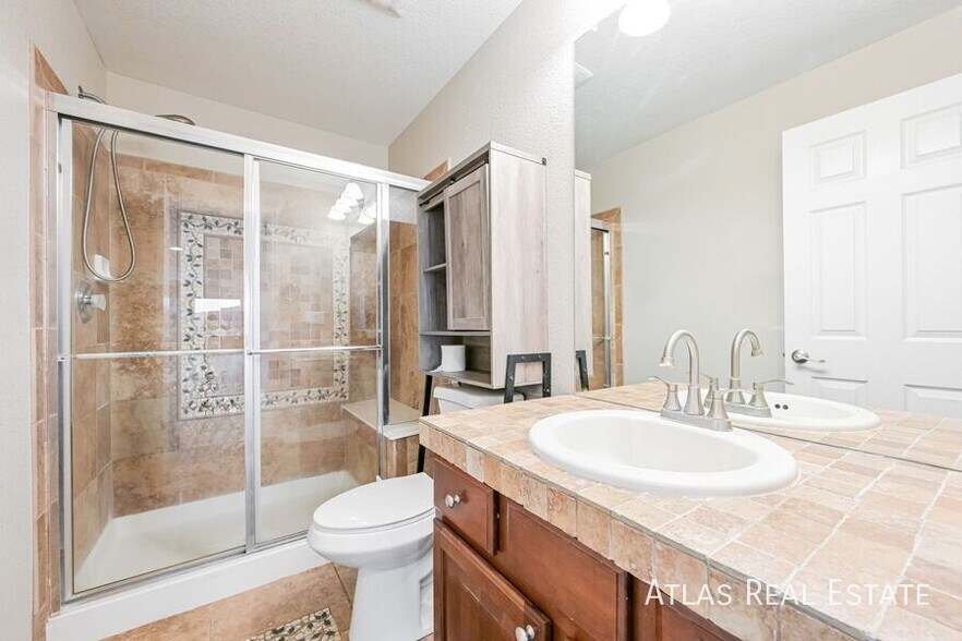 Building Photo - 6242 S Oak Hill Ct