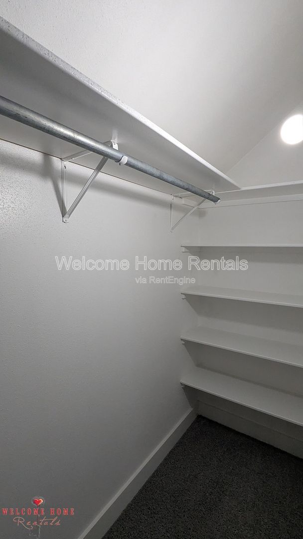 Building Photo - 4520 S Thompson Ave