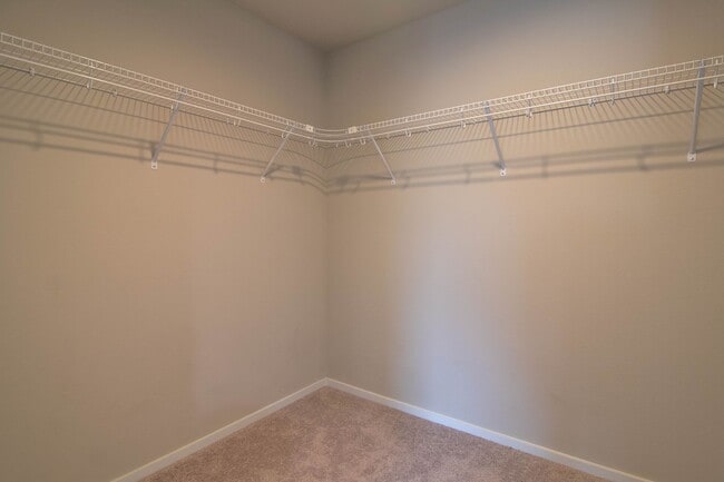 Building Photo - ***Coming Soon June 1st, 2026***Modern 4 bed 2.5 bath near the Fairways Golf Course, Amazon and F...