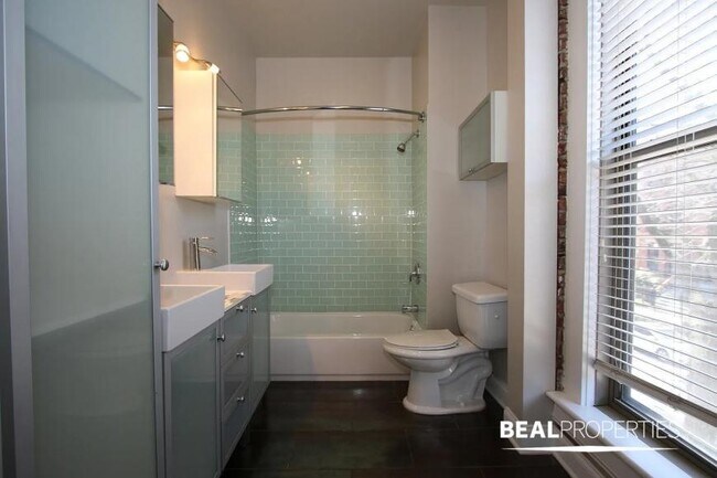 Building Photo - 1 bedroom in CHICAGO IL 60614