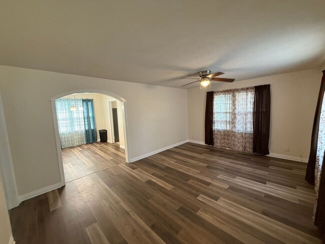 Building Photo - Walking Distance to Pell City Courthouse, ...