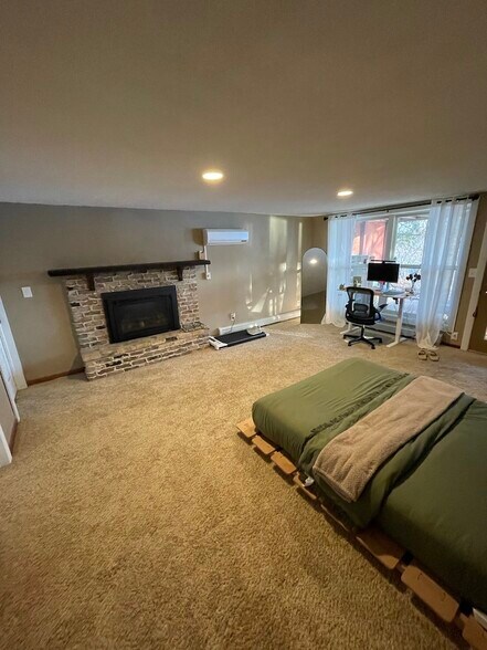 Building Photo - 136 14th St NE