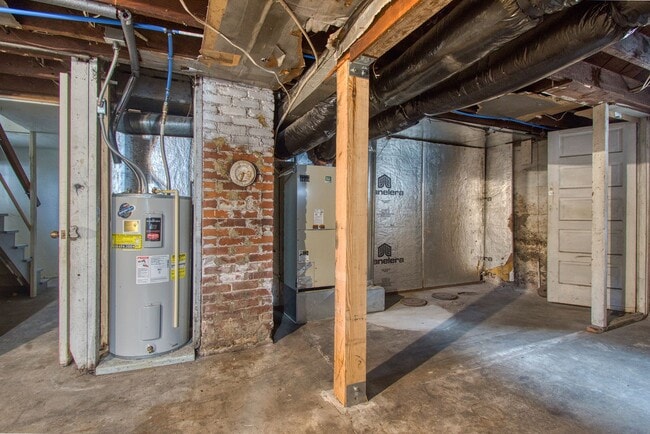 Building Photo - In the heart of Downtown Vancovuer