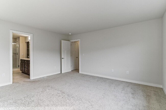 Building Photo - Bueaitful 4 bedroom home with 1 bed 1 bath MIL!