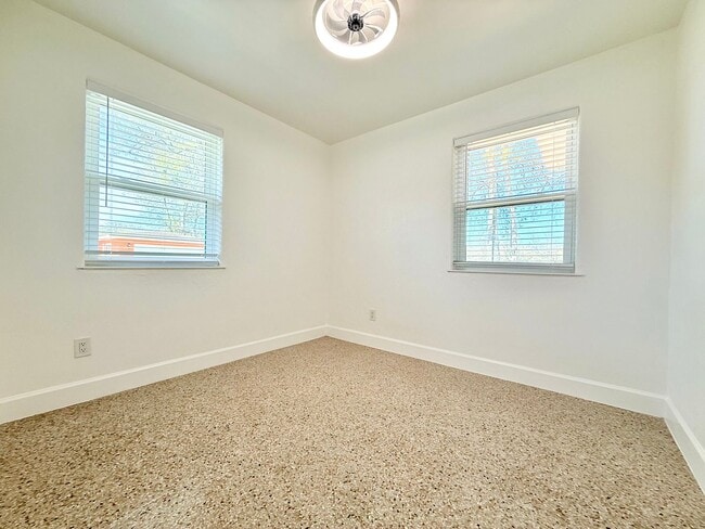 Building Photo - 748-750 Bethune St