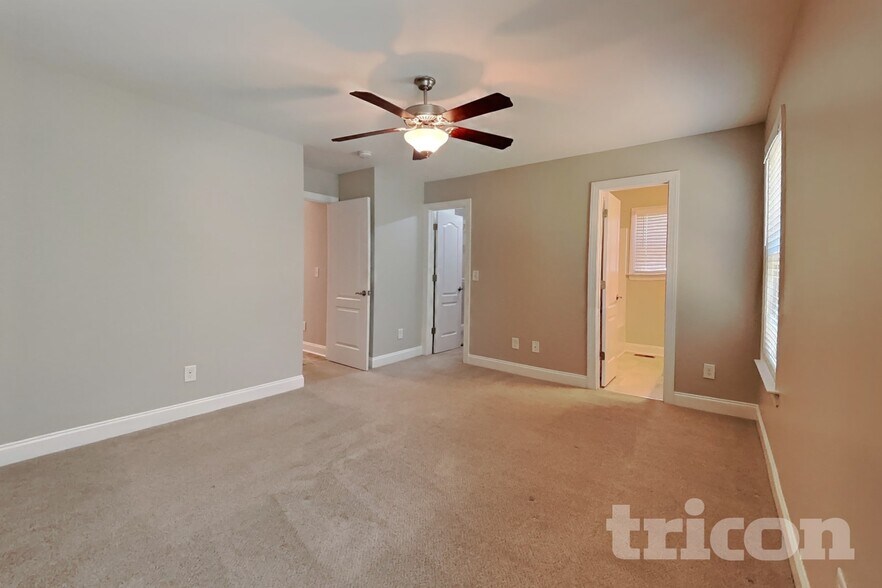 Building Photo - 302 Oxfordshire Dr