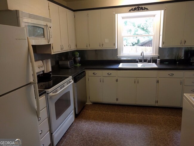 Building Photo - 170 Windsor Ct