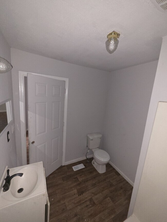 Building Photo - 828 Grady St