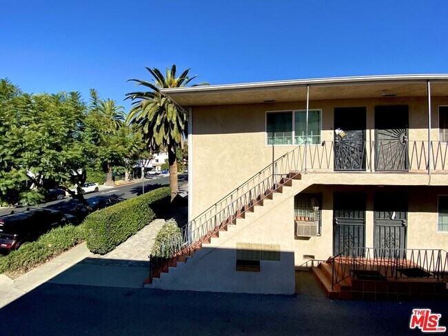 Building Photo - 1126 N Formosa Ave