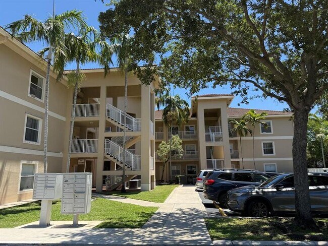Building Photo - 2941 Riverside Dr