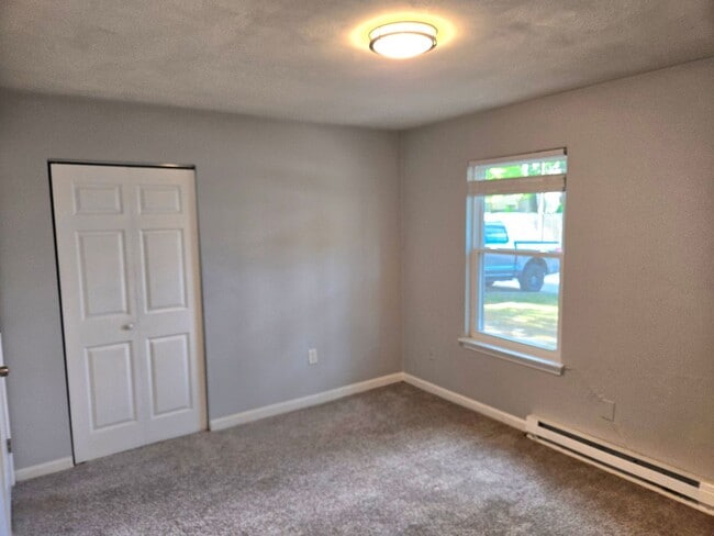 Building Photo - 703 S Rosemont Rd