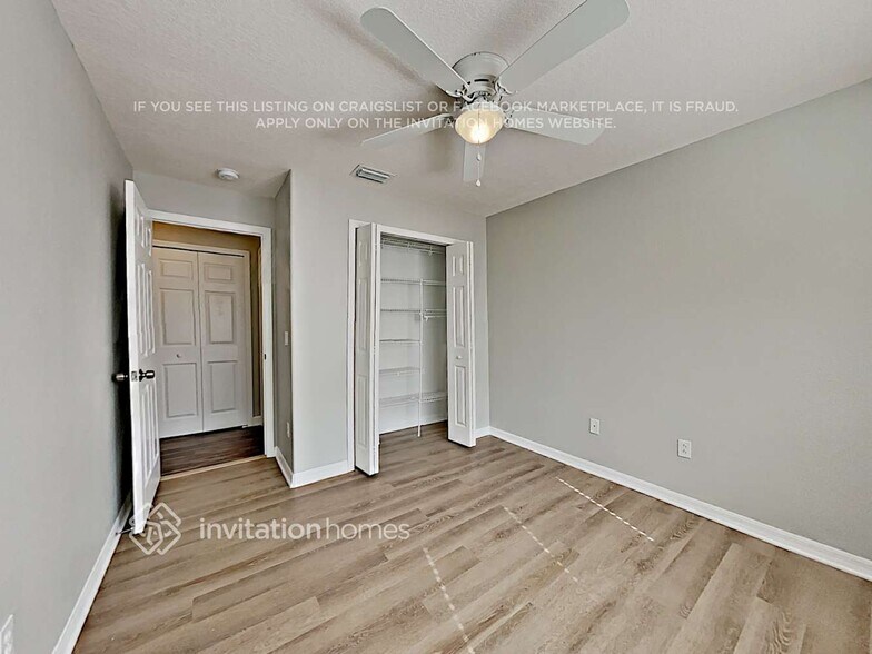 Building Photo - 1882 Sun Gazer Dr