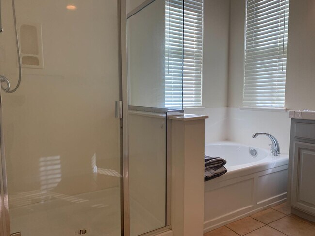 Building Photo - 20863 Grapevine Dr