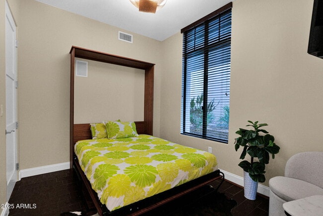 Building Photo - 8 Biltmore Estates Dr