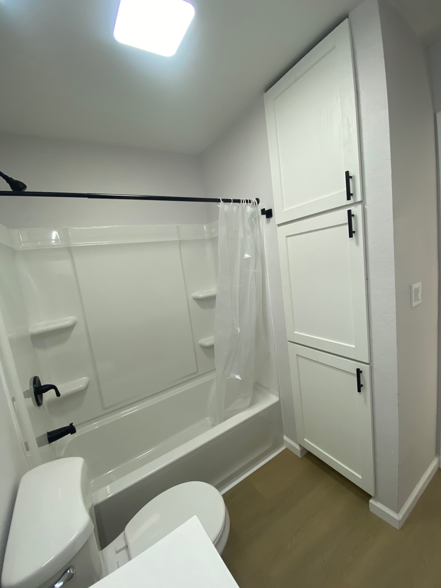 bath v2 - 3988 Teak St
