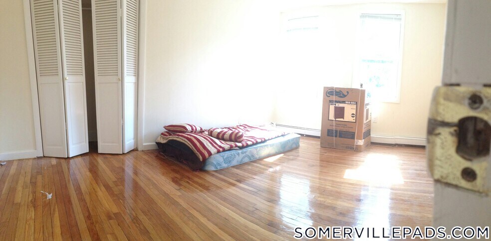 Building Photo - 6 Lincoln Ave