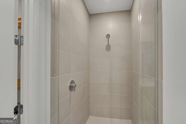 Building Photo - 2425 Peachtree Rd NE