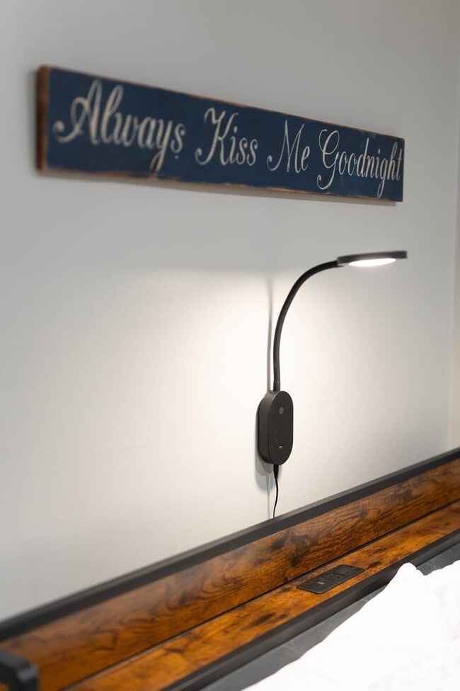 Building Photo - 1601 W Cary St