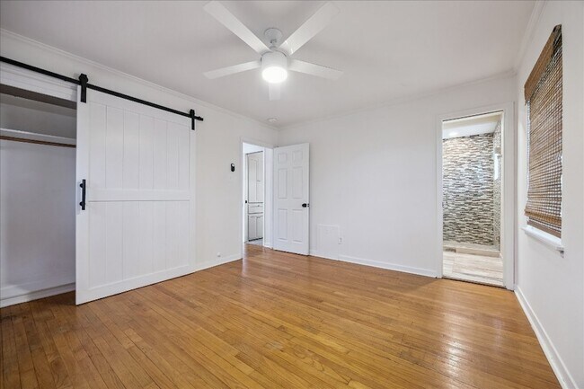 Building Photo - 1136 Oak Tree Dr