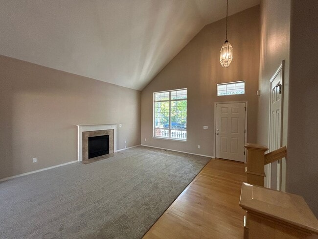 Building Photo - Gorgeous 4 Bed, 2.5 Bath House!