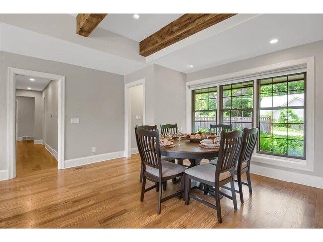 Building Photo - 3465 Deephaven Ave