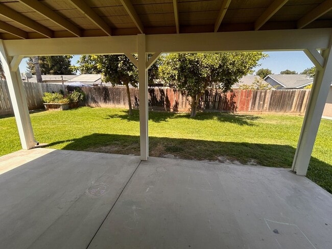 Building Photo - Nice home for rent in Visalia
