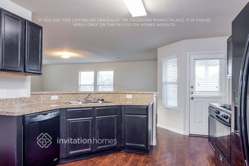 Building Photo - 6111 El Oro Dr