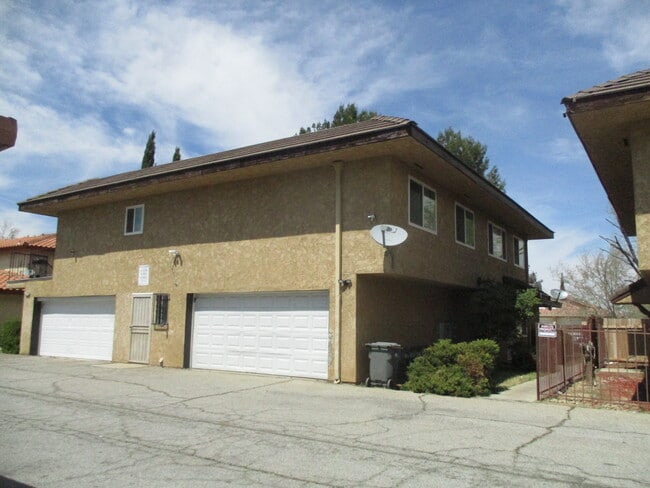 Building Photo - 836 E Avenue J12