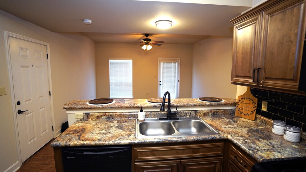 Park Place Apartments 1119 Bratton Rd New Albany MS 38652 Apartment Finder