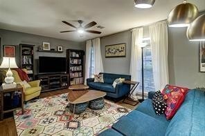 Building Photo - 5130 Saxon Dr
